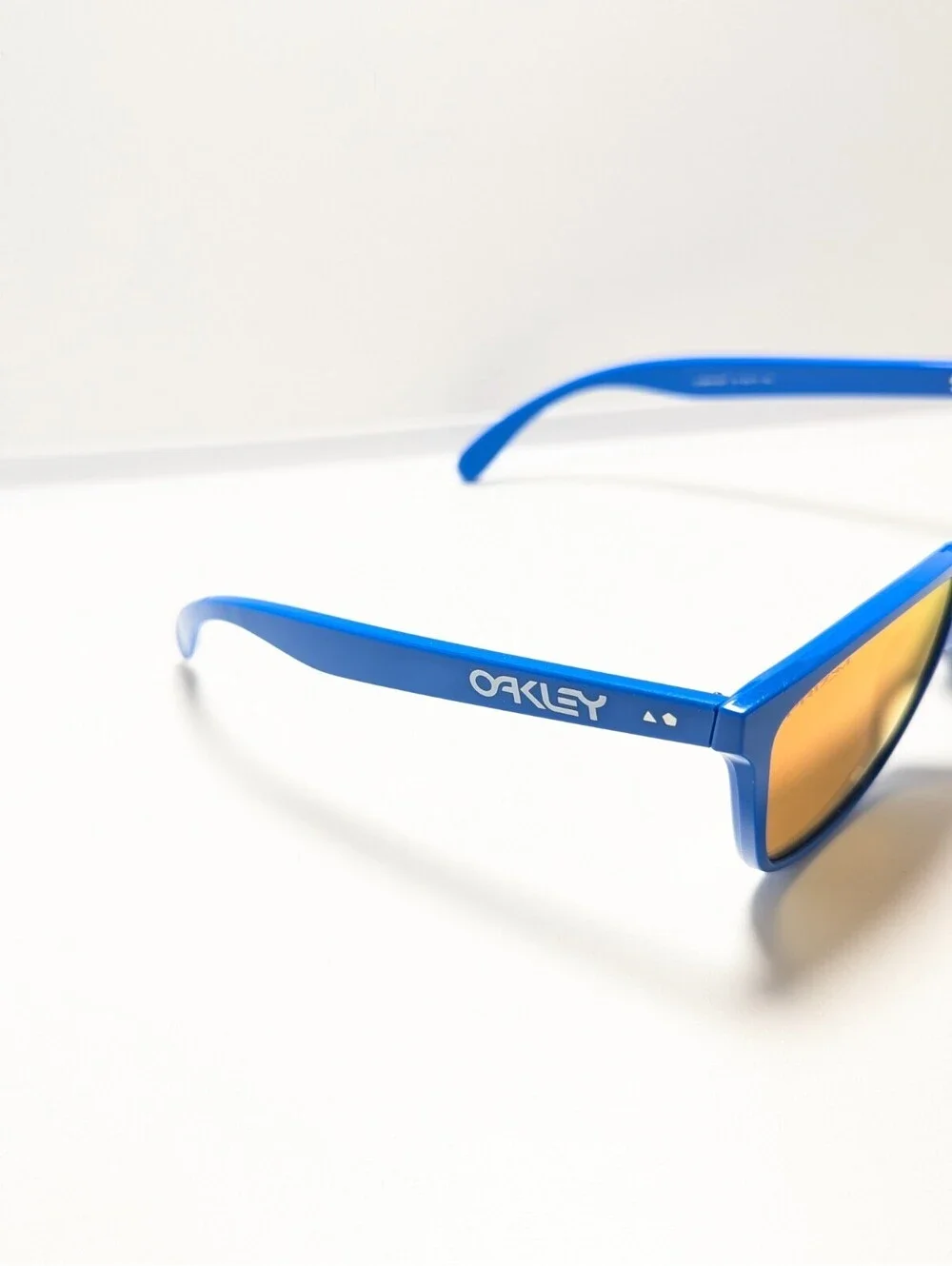 Oakley Frogskins 35th Anniversary OO9444 Sunglasses PRIZM Ruby Lens 57-16-143